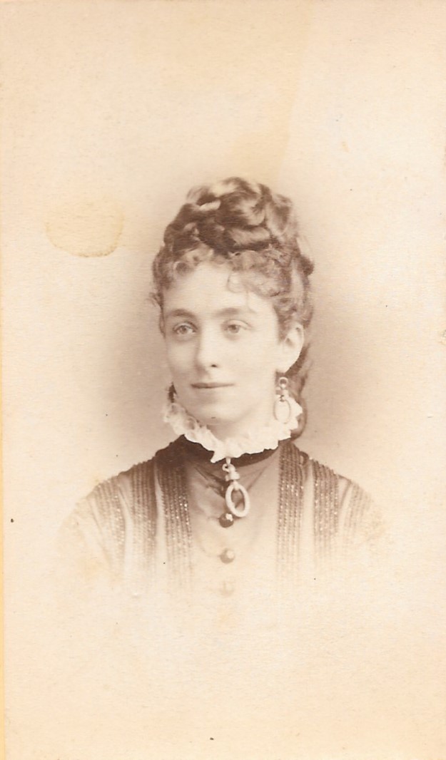 Photo de Pauline le Hardy de Beaulieu en 1874