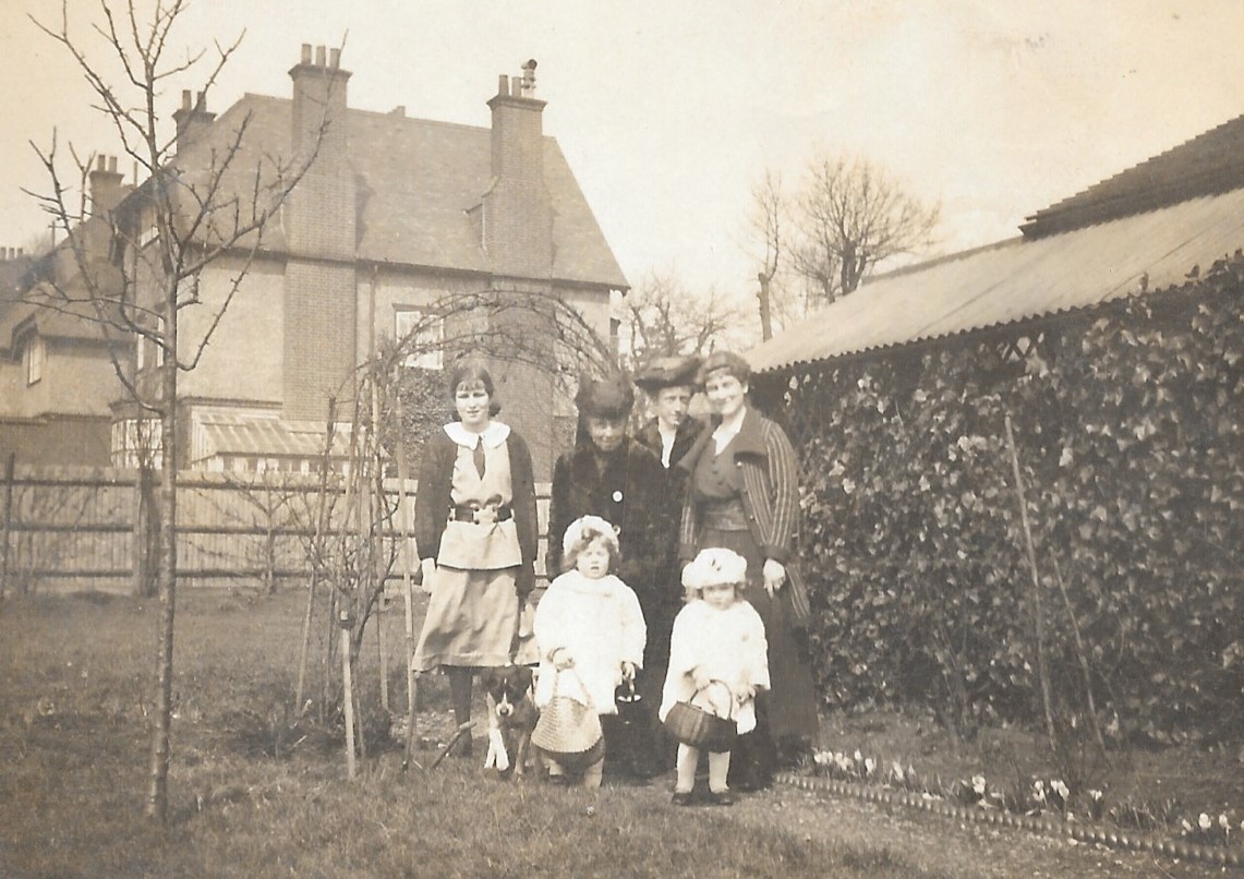 Photo de famille Merzbach avec Jeanne Annemans